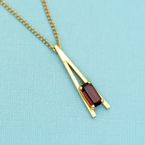 22 inch, Vintage Geometric Purple Gem Gold Tone Pendant Stylish Necklace, E40