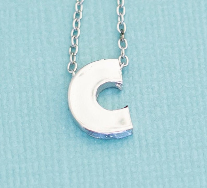 Vintage C Initial Silver Pendant Necklace 20 Inches by Avon E14