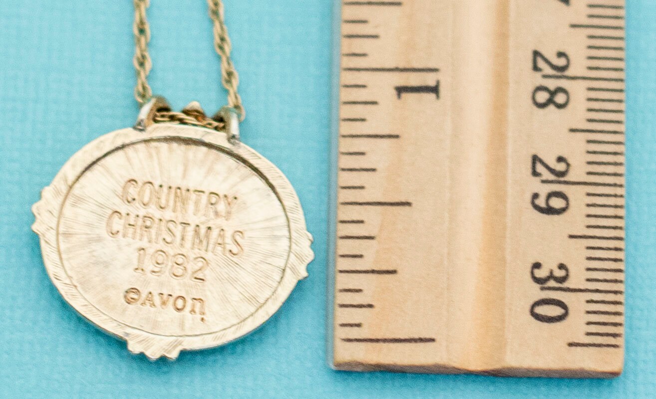 AVON - ビンテージ　クリスマスイヤープレート1982　エイボン社 Avon Country Christmas 1982 Necklace Etched Sleigh Ride
