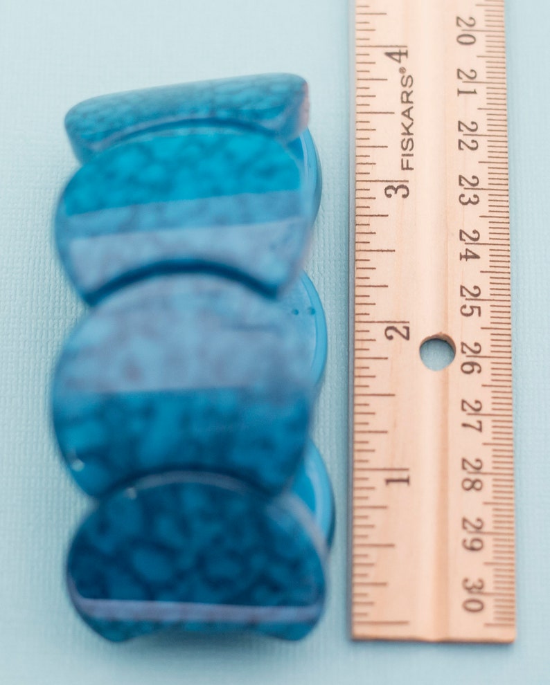 Vintage Blue Plastic Flexible Bracelet E17