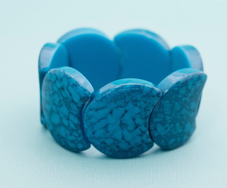 Vintage Blue Plastic Flexible Bracelet E17