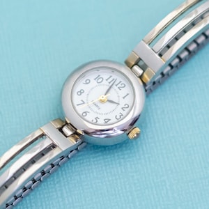 Vintage Silver Tone Modern Classic Watch 7 inch - E35