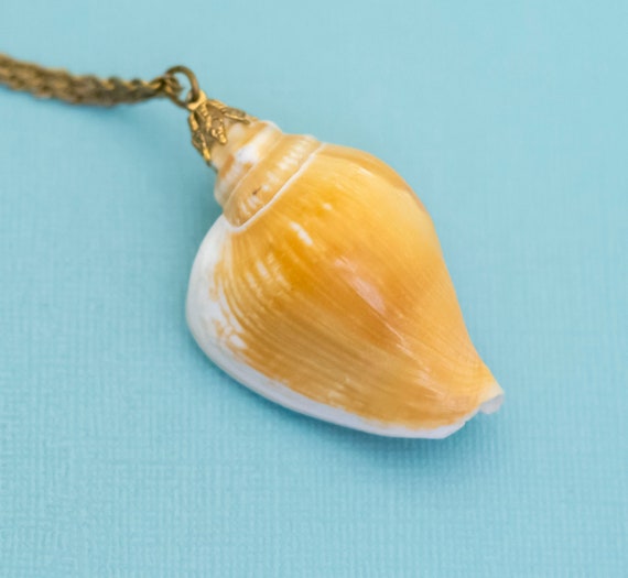 Vintage Yellow Seashell Gold Tone Necklace 24 inc… - image 1