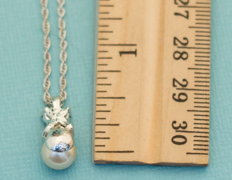 Vintage Pearl Pendant Choker Necklace 16 Inches by Avon E12
