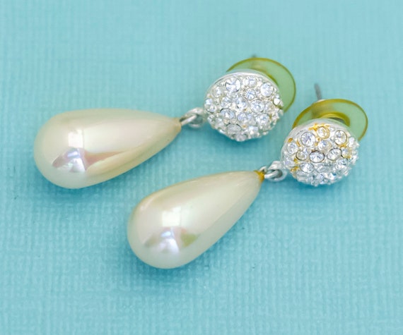 Vintage Soft Girl Faux Pearl Dangle Earrings - E6 - image 2