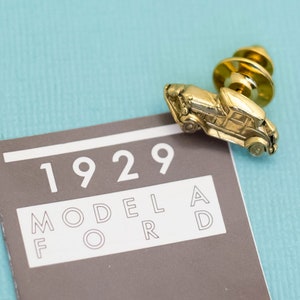Vintage Gold Tone Elegant Classic Vehicle Pin by Avon - E3