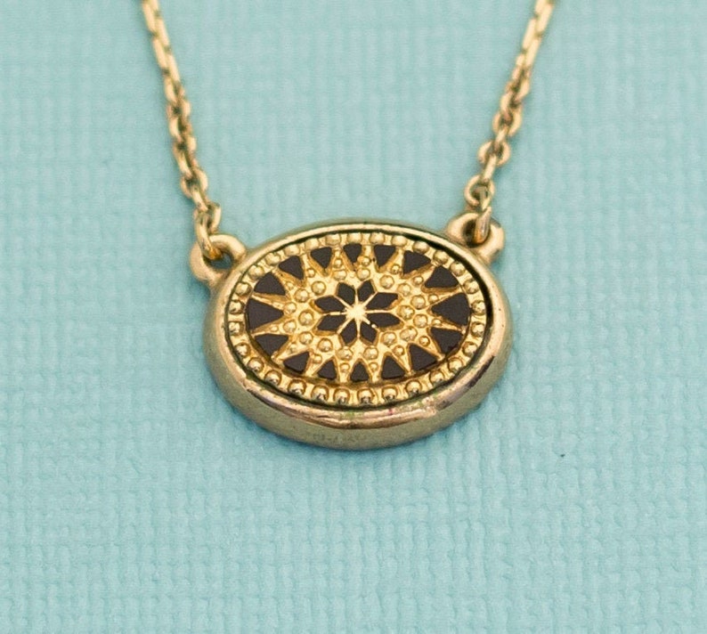 Vintage Gold Pendant Necklace 18 Inches by Avon E11