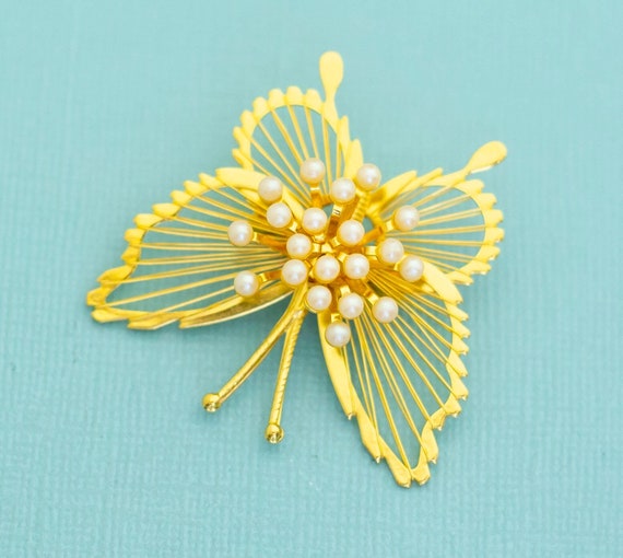 Vintage Gold Tone Butterfly Brooch by Monet, E29 - image 1