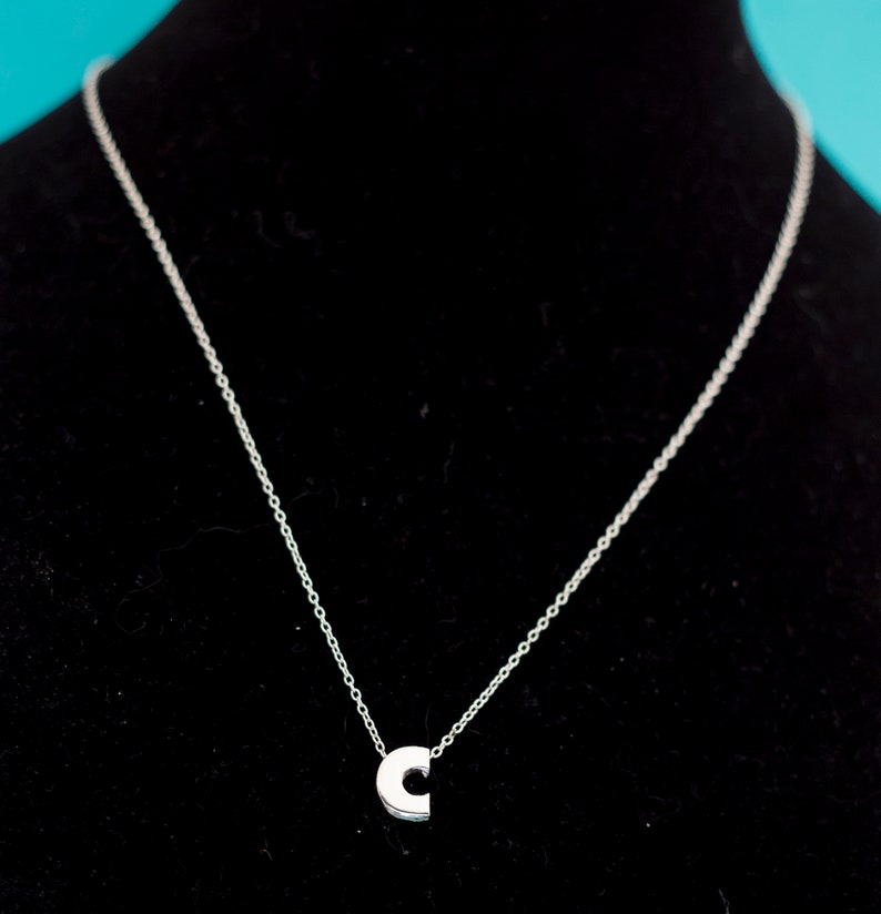 Vintage C Initial Silver Pendant Necklace 20 Inches by Avon E14