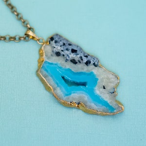 30 inch, Vintage Abstract Stone Stylized Gold Tone Necklace, E40