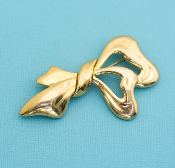 Vintage Intricate Dainty Ribbon Gold Tone Brooch … - image 1