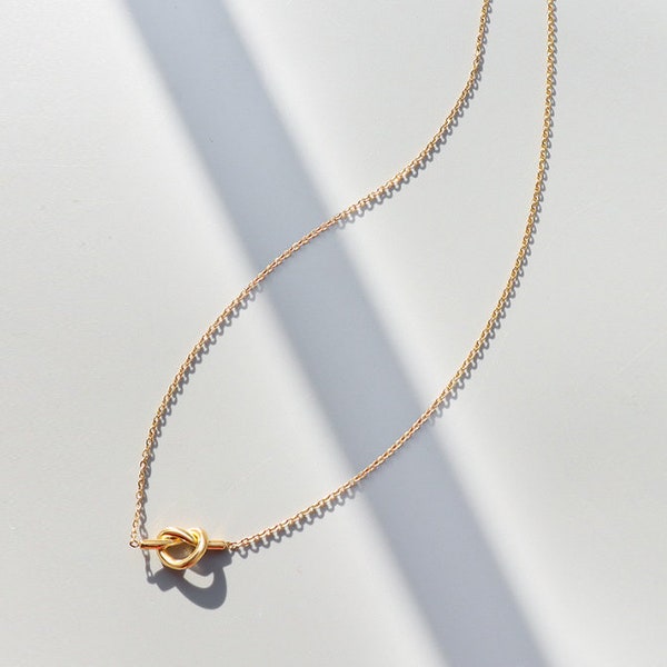 Love Knot Necklace 18K Gold Plated, Heart Knot Pendant Simple Style, Cute Necklace, Gold / Silver