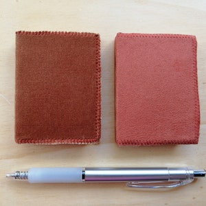 Quaderno piccolo rilegato a mano con copertina in finta pelle scamosciata, 100 pagine di carta riciclata