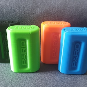 May include: Four battery cases in different colors: black, green, orange, and blue. Each case has the word "PARD" printed on it and the number "18650".