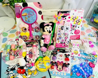 Minnie Mouse Prefilled Easter Gift Basket, 15-Piece Toy Set
