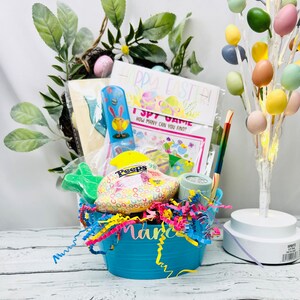 Mini cestino pasquale personalizzato da 10 pezzi con giocattoli pasquali e dolcetti pasquali, regalo di Pasqua per bambini