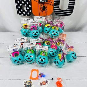Blauwgroen mini-pompoenemmertje: Halloween-feestartikelen zonder snoep