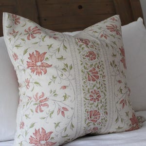 Blommigt bomullskudfodral – Soffa i vintagestil (50 x 50 cm) bild 4