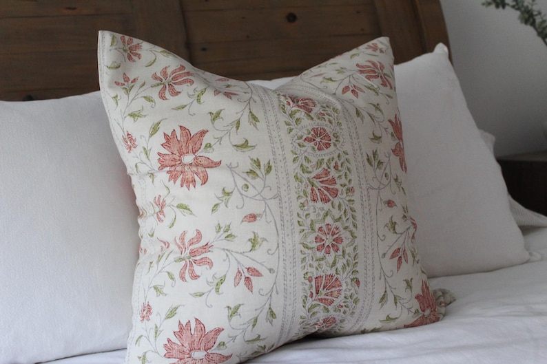 Blommigt bomullskudfodral – Soffa i vintagestil (50 x 50 cm) bild 4