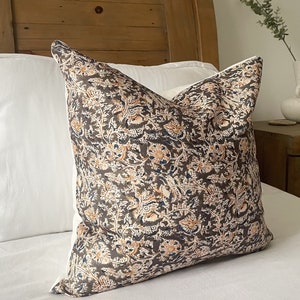 Brown minimalistic floral cushion cover, Farmhouse 45 x 45cm cushion, Country style cushion cover, Flower print cushion