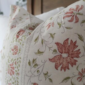 Blommigt bomullskudfodral – Soffa i vintagestil (50 x 50 cm) bild 2