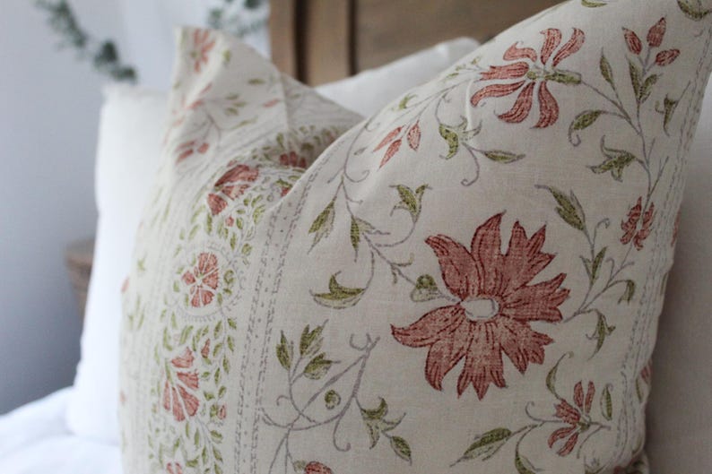 Blommigt bomullskudfodral – Soffa i vintagestil (50 x 50 cm) bild 2
