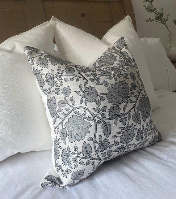 Minimalistic Neutral Floral Print Cushion Ivory Farmhouse Cushion Cover Country Style Cushions Flower Print Cushions Etsy UK