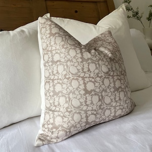 Minimalistic floral print cushion, Farmhouse Cushion cover, Country style cushions, Brown floral cushion