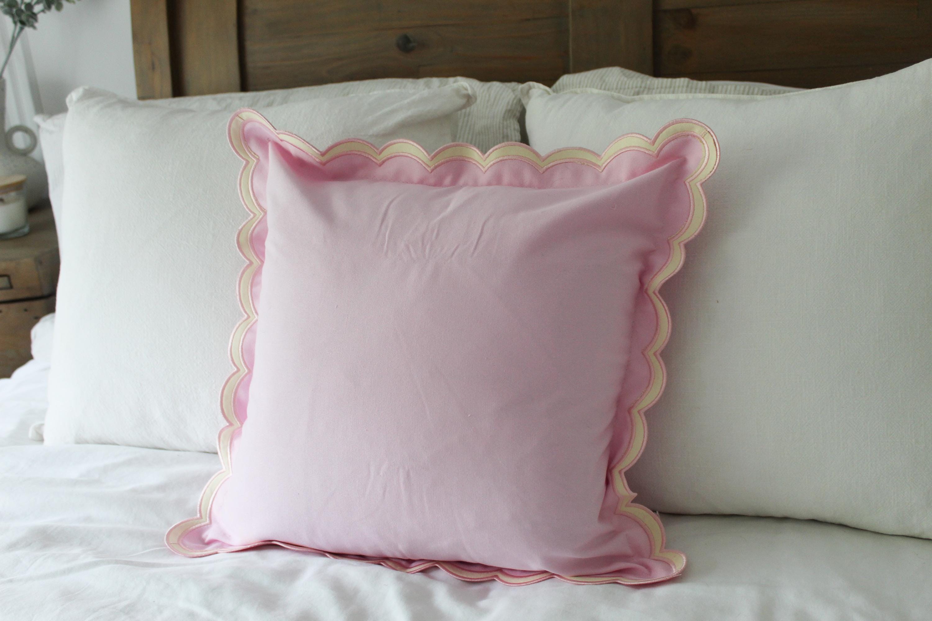 scalloped edge cushion with duck feather insert 45x45cm, Light pink Wavy edge cushion, Decorative pink throw pillow, Pastle pink cushions