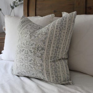 Floral Print Cotton Cushion: Blue English Country Throw Pillow 50x50cm