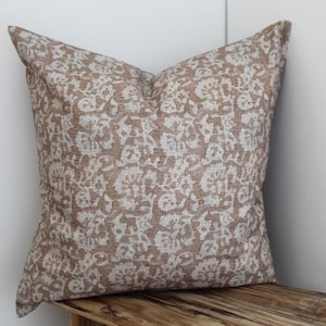 Floral print cushion with duck feather insert 45x45cm, Farmhouse Cushion cover, Country style cushions, Brown floral throw cushion