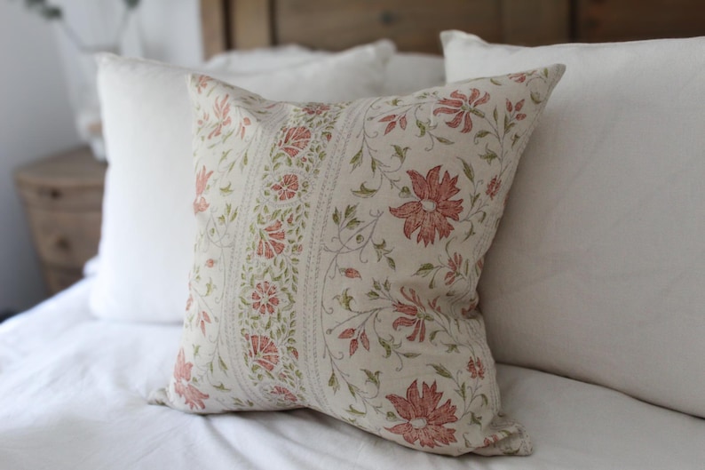 Blommigt bomullskudfodral – Soffa i vintagestil (50 x 50 cm) bild 1