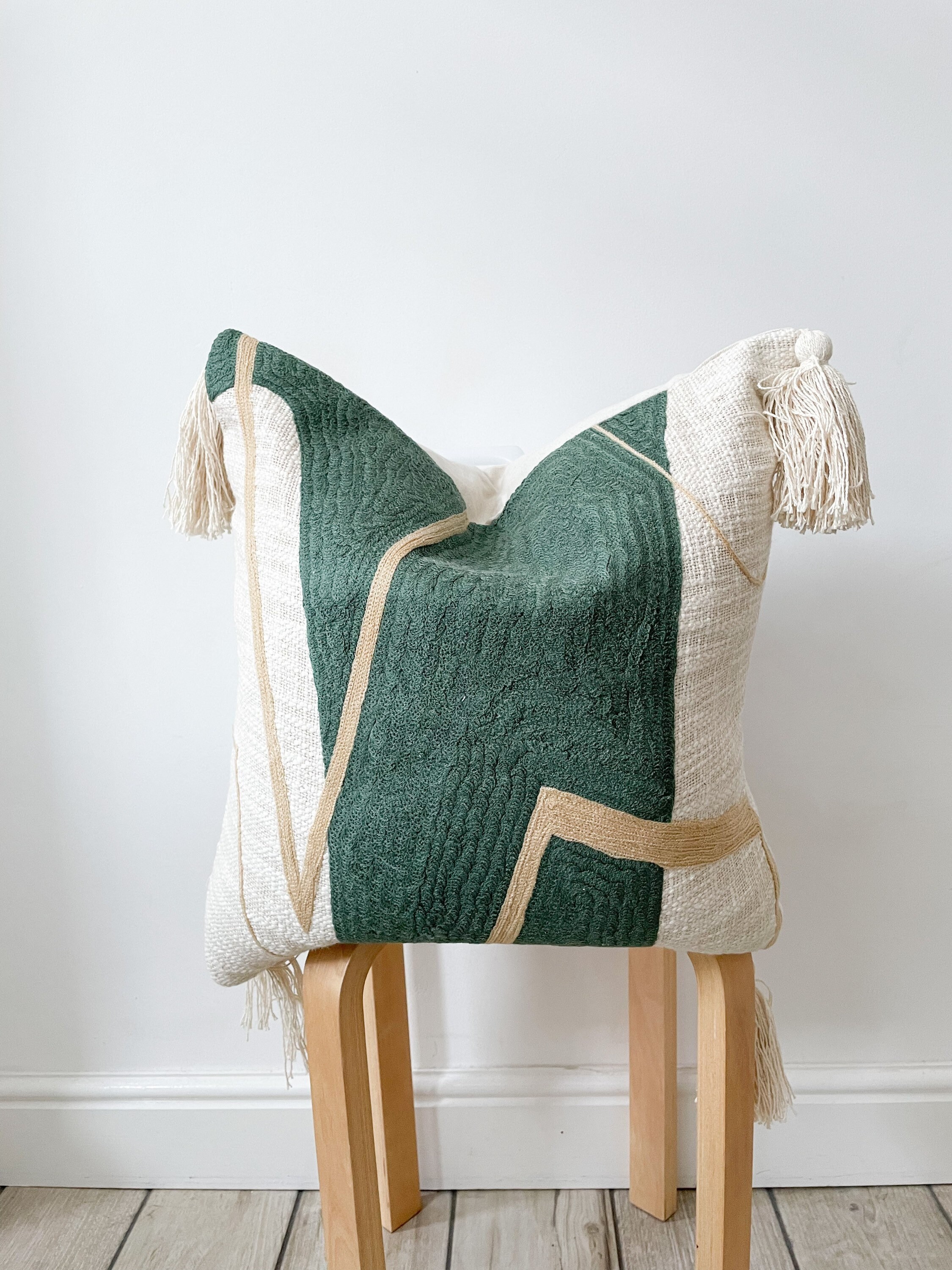 Housse de Coussin Beige Boho Throw, Oreiller en Coton Tissé à Pompon Vert, Coussin Fait La Main, Cou