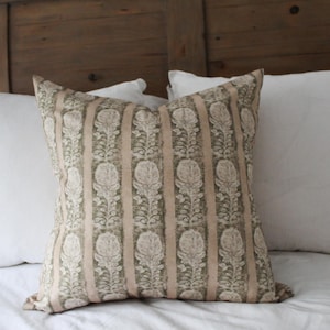 Floral Print Cotton Cushion: Beige & Green Farmhouse Throw Pillow