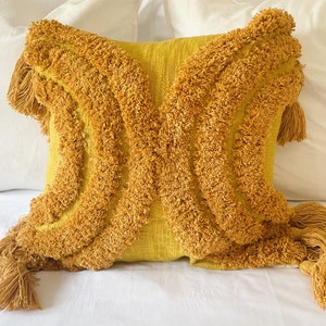Mustard Tufted Cotton Cushion Cover: Boho Tassel Pillow (45x45cm)