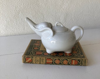 Vintage französische weiße Porzellan Elefant Teekanne