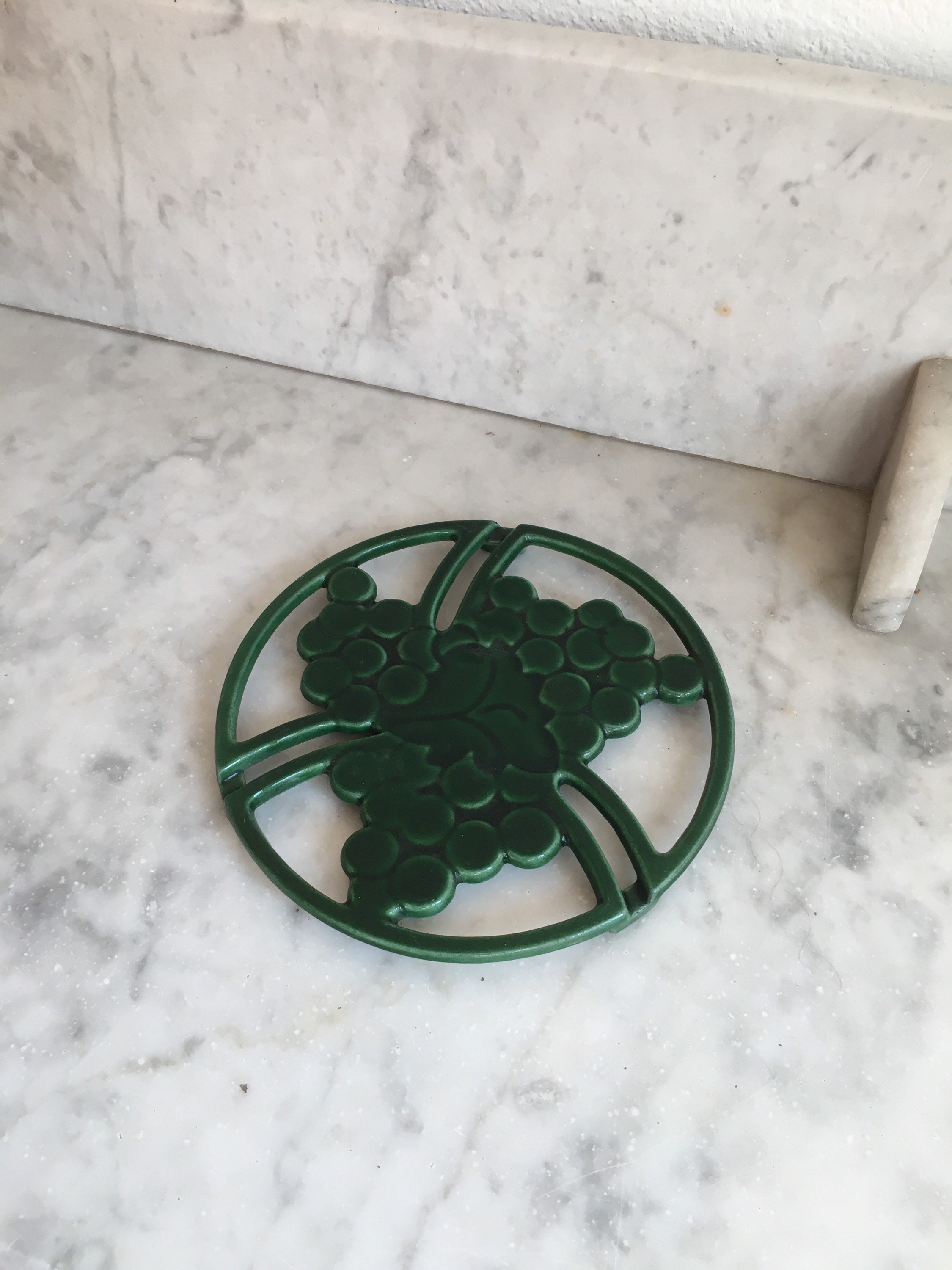 Français Trivet en Fer de Caste Verte Art Déco/stand Pot