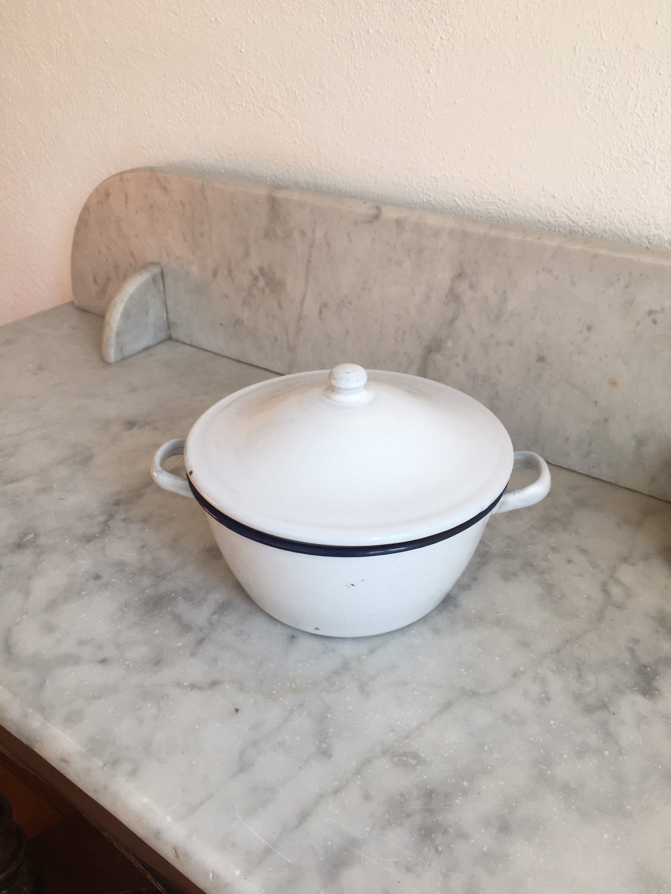 Casserole/Tureen en Émail Vintage Blanc Français