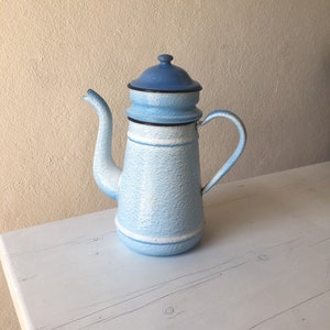 Cafetera vintage esmaltada azul