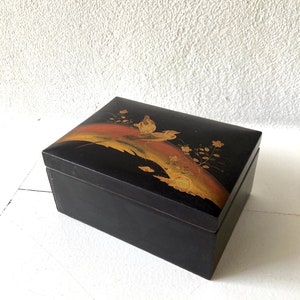 Vintage oriental lacquered box hand painted bird design