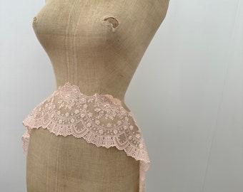 vintage light peach lace trimming for 1930s 20s lingerie or dress