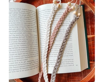 Macrame Bookmark // Bookmark // Boho Bookmark // Braided Bookmark // Boho // Gift Idea // Teacher Gift // Book Lover
