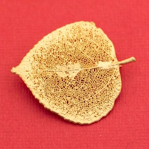 Vintage bladgouden bladbroche met bladgoud dun. Kan ook een hanger zijn - F5