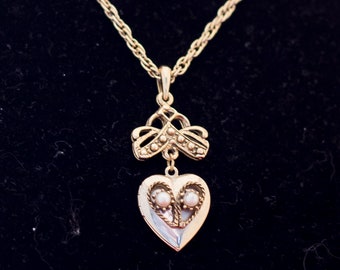 Vintage Gold Tone Heart Memorial Memory 18 Inch Locket - F8