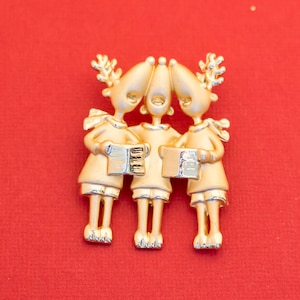 Gold Tone Christmas Reindeer Choir Brooch F14