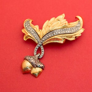 Art Nouveau Elven Acorn Brooch By Avon F13