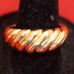 Size 8, Vintage Wavy Gold Tone Clouds Elegant Ring - F40