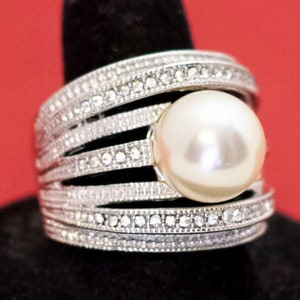 Size 9, Vintage White Faux Pearl Mid Century Stylish Ring - F34