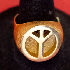 Size 8, Vintage Gold Tone Peace Sign Adjustable Ring - F47