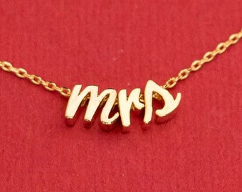 Vintage Gold Tone Letter Mrs Necklace 18 Inches F20
